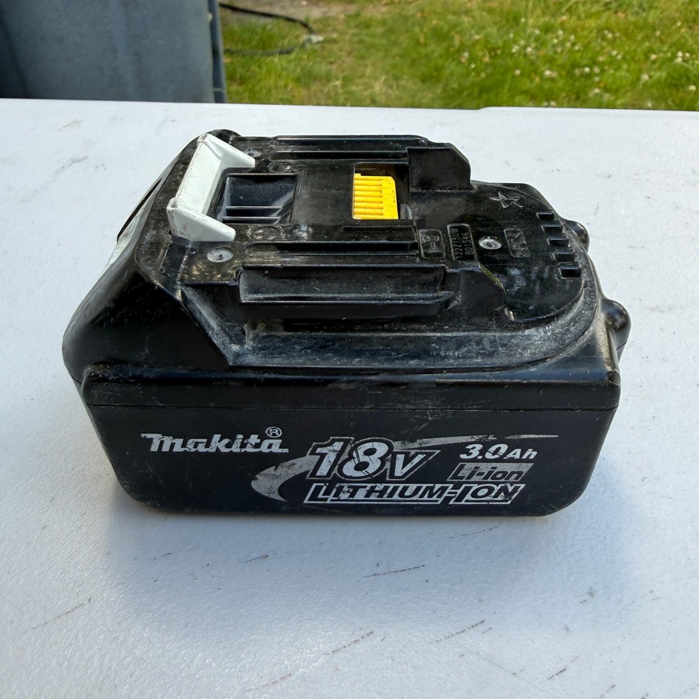 Makita BL1830 18V LXT Rechargeable Lithium‑Ion 3.0Ah Battery